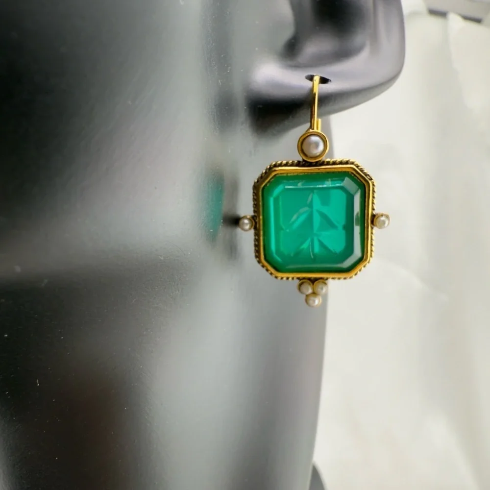 Classic Vintage Green Earrings with Gold Detail – Boss Style